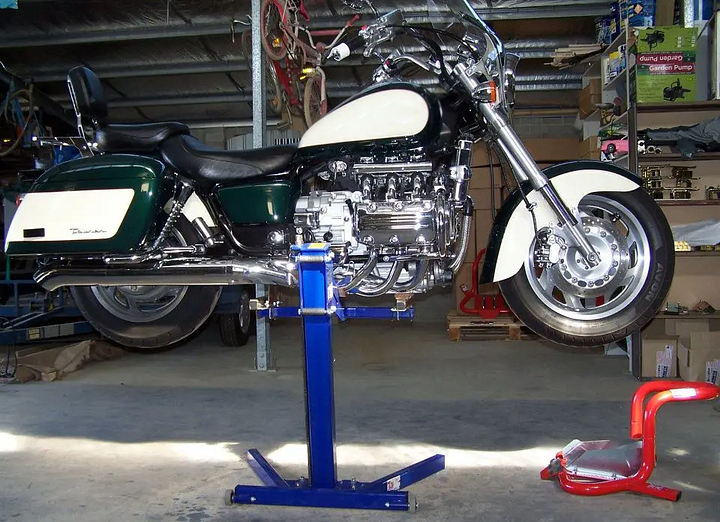 THE SUPER STRONG MOTORCYCLE LIFT