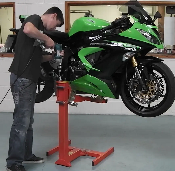 THE SUPER STRONG MOTORCYCLE LIFT